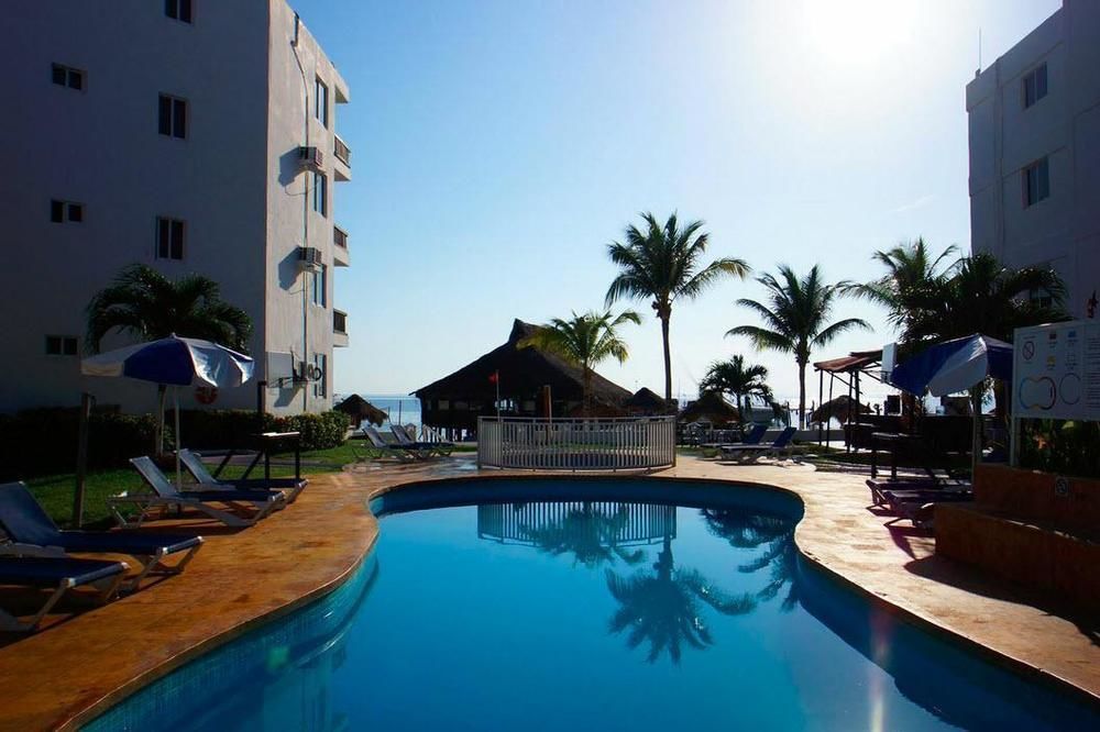 Las Perlas Condos Канкун Екстериор снимка